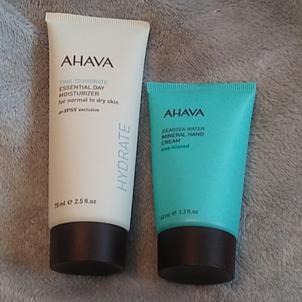 AHAVA facr moisturizer and handcream set
